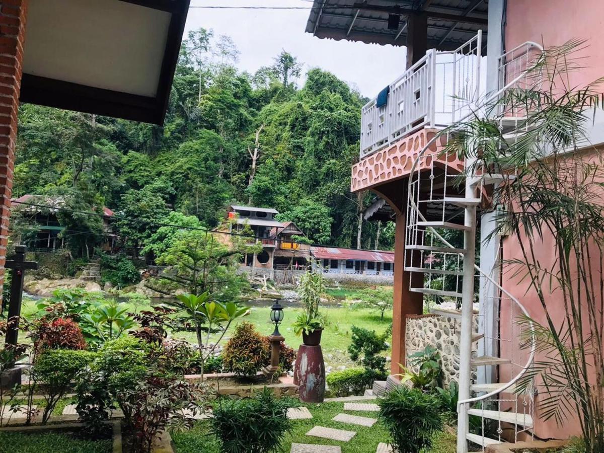Thomas' Retreat Bukit Lawang Hotel Екстериор снимка