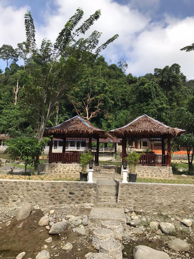 Thomas' Retreat Bukit Lawang Hotel Екстериор снимка