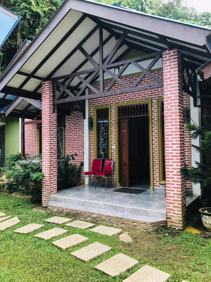Thomas' Retreat Bukit Lawang Hotel Стая снимка
