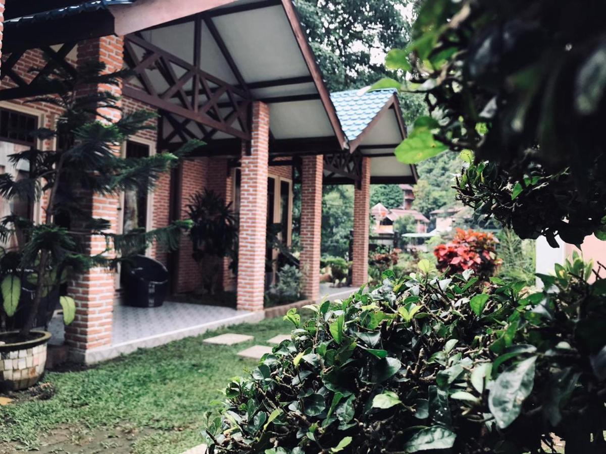 Thomas' Retreat Bukit Lawang Hotel Екстериор снимка