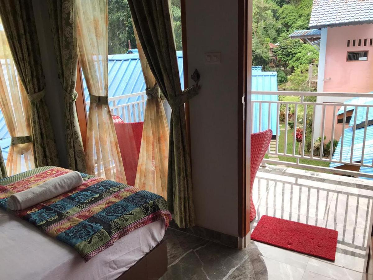 Thomas' Retreat Bukit Lawang Hotel Стая снимка