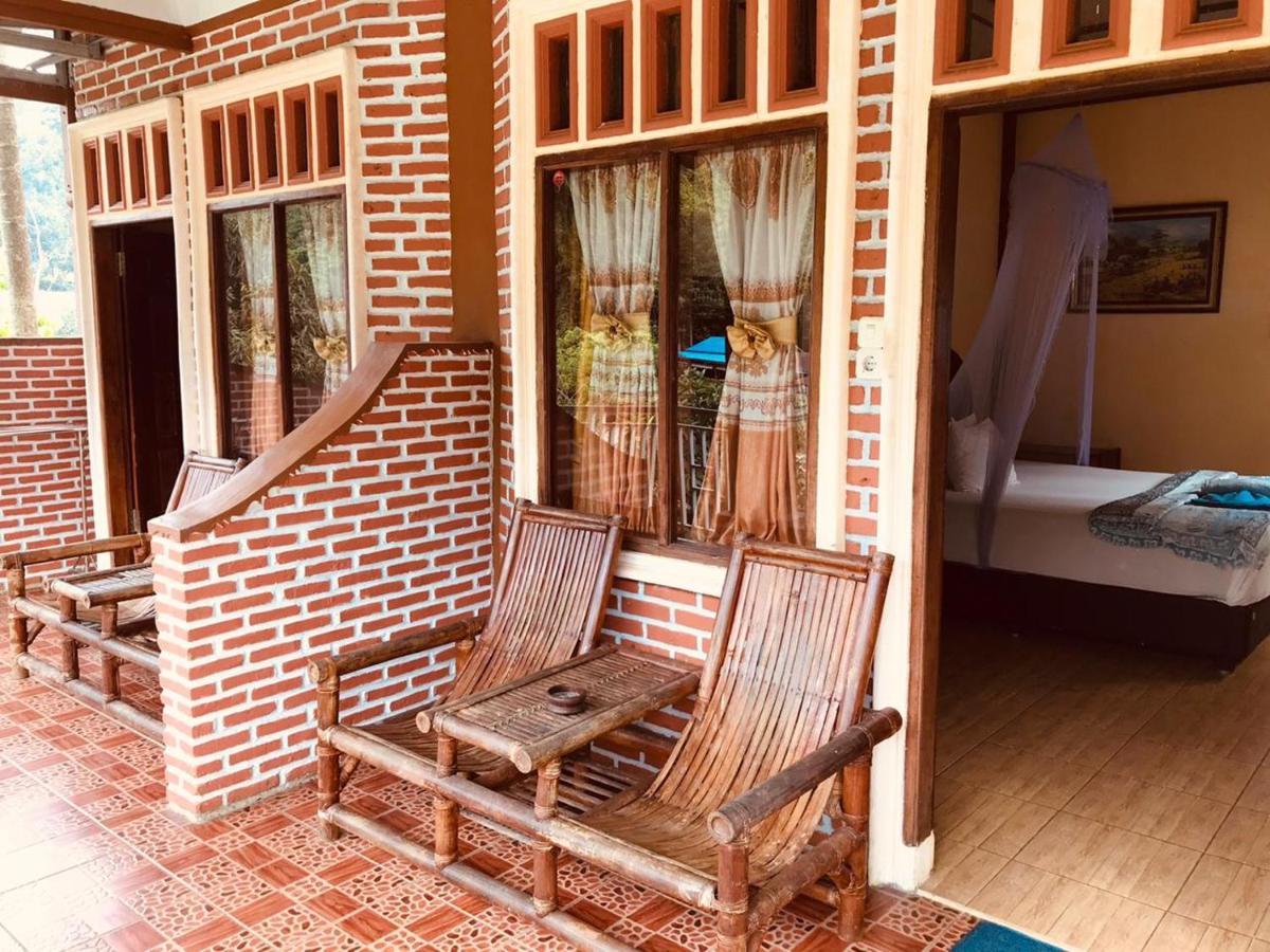 Thomas' Retreat Bukit Lawang Hotel Екстериор снимка