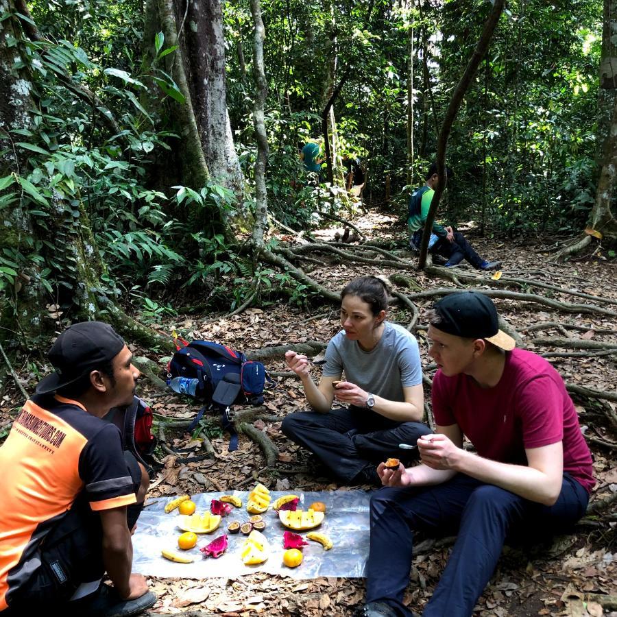 Thomas' Retreat Bukit Lawang Hotel Екстериор снимка