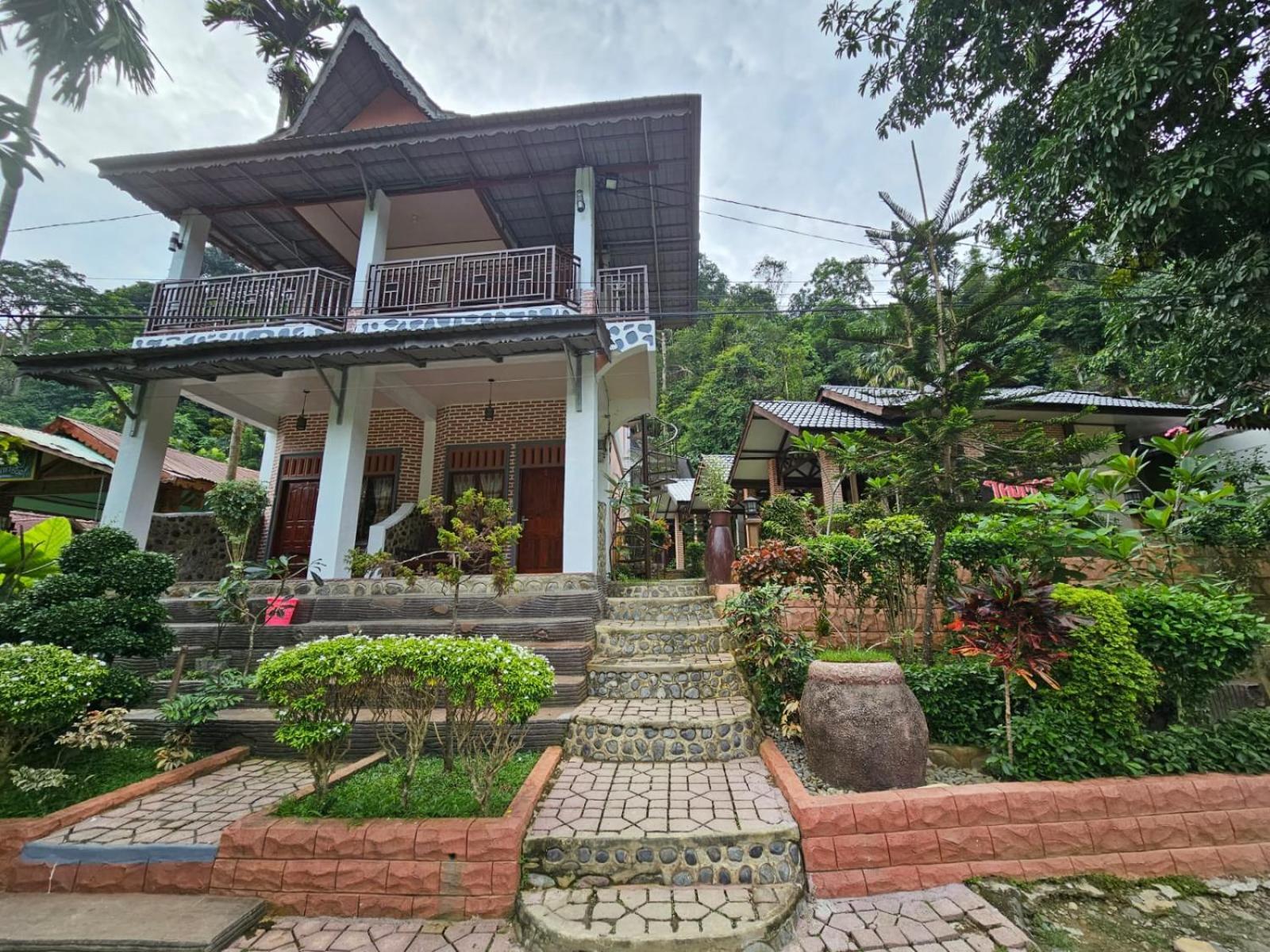 Thomas' Retreat Bukit Lawang Hotel Екстериор снимка