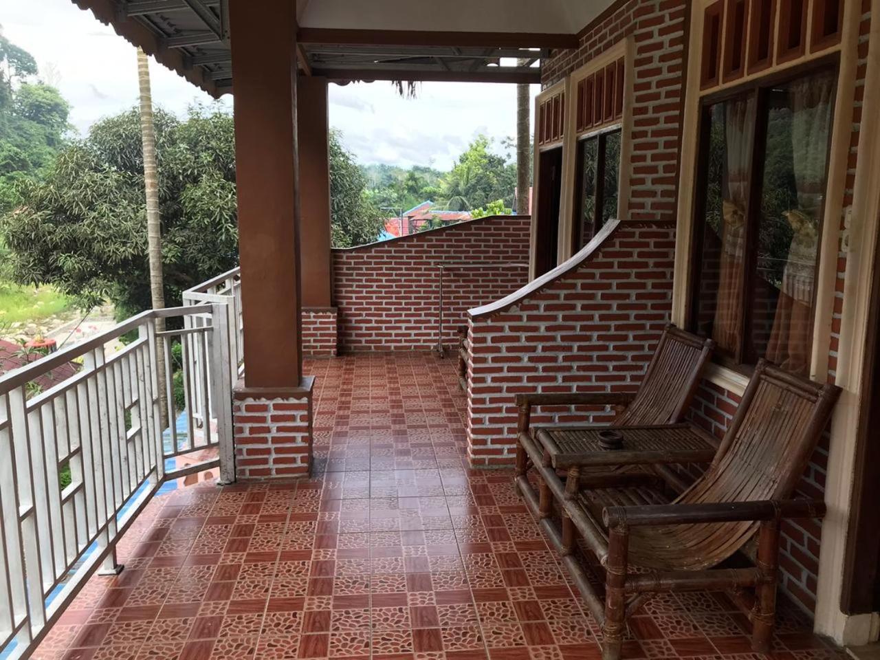 Thomas' Retreat Bukit Lawang Hotel Екстериор снимка