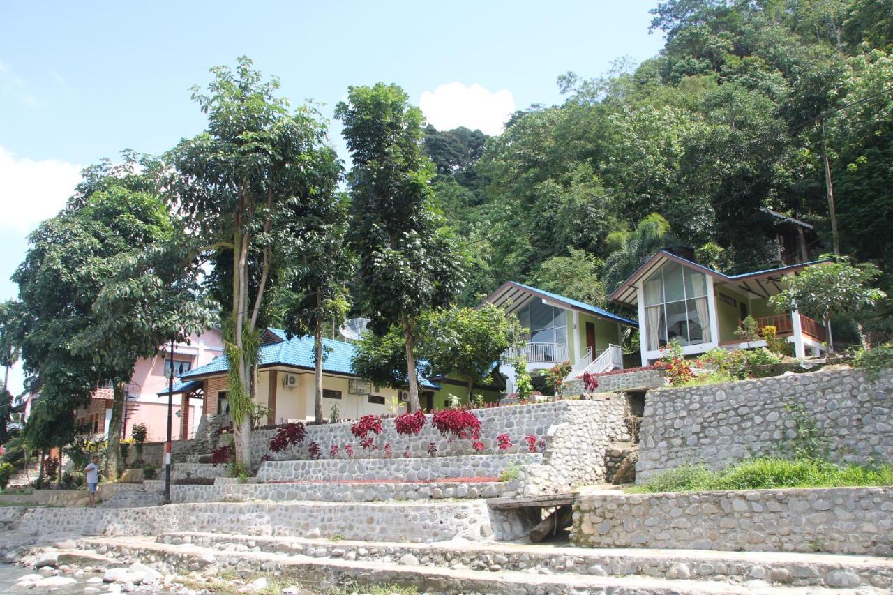 Thomas' Retreat Bukit Lawang Hotel Екстериор снимка